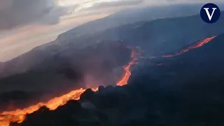 A toda velocidad y a pocos metros del avance de la lava: el vuelo en dron por el volcán de La Palma