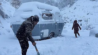 WE WERE TRAPPED AT -6 DEGREES, OUR FIRST CARAVAN CAMP IN THE SNOW