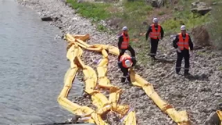 Севастопольские спасатели во время тренировки ликвидировали условный «разлив» нефтепродуктов
