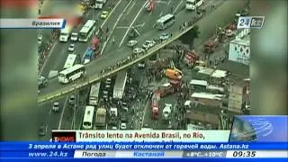 В Рио-де-Жанейро с эстакады рухнул маршрутный автобус