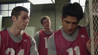 Teen wolf 2x8 Isaac le consigue boletos a Stiles y Scott (Español latino)