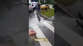 ЖУТКОЕ ДТП ПОПАЛ ВОДИТЕЛЬ ЯНДЕКС ТАКСИ.