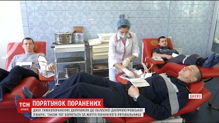 Півсотні добровольців здають кров для поранених бійців у лікарні Мечникова