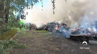 Сильный пожар в Самаре на Беломорском переулке, 3  Горят гаражи и надворные постройки