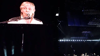 Paul McCartney - Golden Slumbers / Carry That Weight - Live