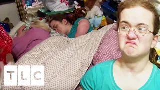Mother And Daughter Risk Becoming Homeless Because Of Hoarding | Hoarding: Buried Alive