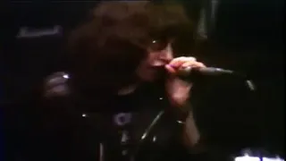 Ramones - Live at CBGB (06/10/1977 - Full Show.)