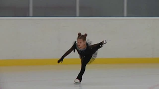 Соревнования по фигурному катанию. Василиса Рожкова, 5 лет, 1 место!