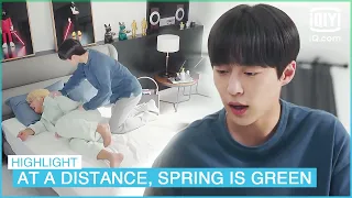 It took Soo-hyun lots of effort to wake up Jun | At a Distance, Spring is Green EP11 | iQiyi K-Drama