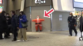 SANTA CLAUS MANNEQUIN PRANK in JAPAN 大阪ミナミ サンタクロース ドッキリ