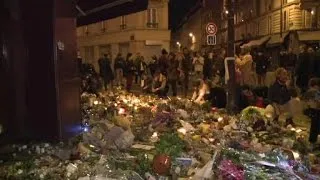 Hommages et rassemblements à Paris dimanche après les attentats