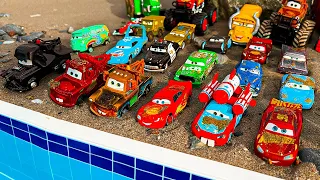 Looking for Disney Pixar Cars On the Rocky Road : Lightning McQueen, Mater, Dinoco McQueen, Mack