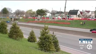 New Hollywood-style Detroit sign installed along I-94 ahead of NFL Draft