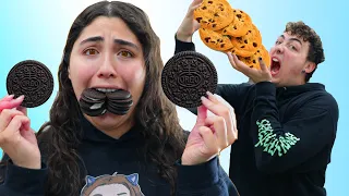 LAST TO EAT COOKIES WINS CHALLENGE!