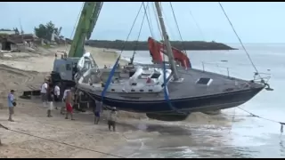 Between a rock and a hard place: sailing boat crash...