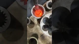 Glass Blowing-Creating a Seashell out of Hot Glass