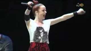 Garbage - I Think I´m Paranoid Live Bilbao