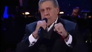 Jerry Lewis sings "You'll Never Walk Alone" at his last MDA Telethon in 2010