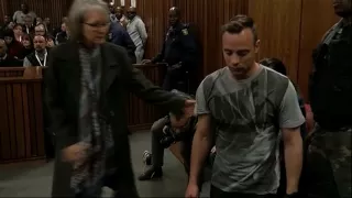 Oscar Pistorius removes his prosthetic legs in court