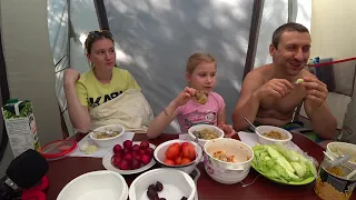 СЕМЕЙНЫЙ МУКБАНГ ОБЕД В ПАЛАТКЕ | FAMILY MUKBANG LUNCH IN A TENT #StepFamily #mukbang #dinner