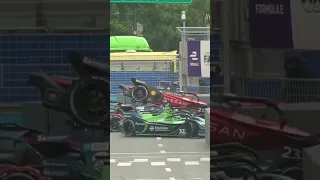 Massencrash! Autos quer übereinander bei der Formel E in Seoul #shorts