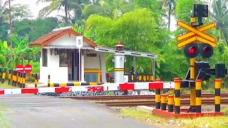 PALANG PINTU PERLINTASAN KERETA API || RAILROAD CROSSINGS || KA KAMANDAKA KA TAKSAKA