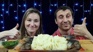 МУКБАНГ КОПЧЕНАЯ СКУМБРИЯ С ПЮРЕШКОЙ | MUKBANG SMOKED MACKEREL WITH MASHED POTATOES #mukbang