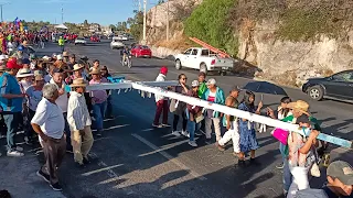 Bajada de La Santa Cruz por el Caracol con Somador Concheros Danzas Grupo de Locos. 2024, 1a. Parte