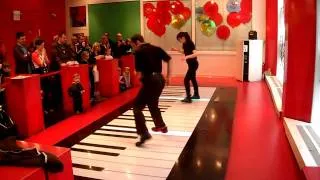 FAO Schwarz Giant Piano - The Entertainer