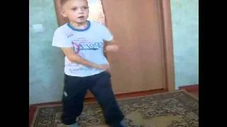 Малыш классно танцует.wmv