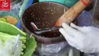 Pattaya Street Food | Crab Salad With Tangy Gooseberry And Palm Sugar By the Beach