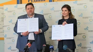 Марина Порошенко підписала меморандум з головою ОДА Гундичем