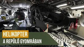 Helikopter a repülő gyomrában