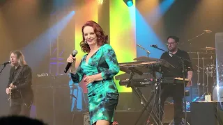 Sheena Easton "The Lover In Me" live - Oct 28 2022 - Cancun, Mexico