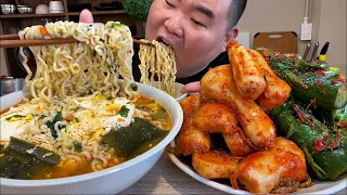 너구리3봉+총각김치+오이소박이 에 라죽까지 끓여 먹었습니다 MUKBANG