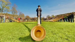Instrument mit Tradition: Alphornblasen für Anfänger