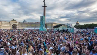 Большой рок-концерт прошел на Дворцовой площади в Петербурге