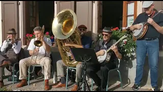 "SOMEBODY STOLE MY GAL"  par le Crazy Hot Brass Band + 1