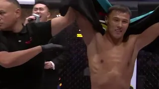 Казахский боец в первом раунде выиграл бой!