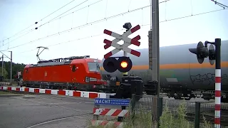 Spoorwegovergang Venlo // Dutch railroad crossing