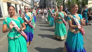 2022 08 06 Харинама Кузнецкий Мост (1/2). Harinama on Kuznetsky Most Street.