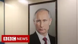 Youtuber puts Putin portrait in a lift as an opinion poll - BBC News