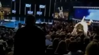 Bruno drops in on Eminem at MTV Awards