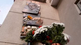 11 лет назад убили Анну Политковскую. Минута молчания у редакции