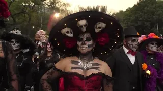 Mexicans kicks off Day of the Dead celebrations with skeletons parade