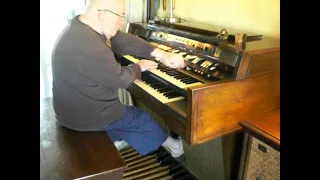 Mike Reed plays "The Shadow of your Smile" on the Hammond Organ