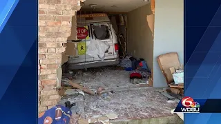 12-year-old hurt after ice cream truck crashes into Kenner apartment