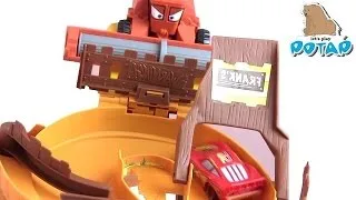 Убежать от Френка! Молния Маккуин, Шериф и Другие Машинки на Треке от Disney Pixar Cars