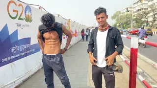 Girls reaction on shirtless bodybuilder  / marine drive / Mumbai