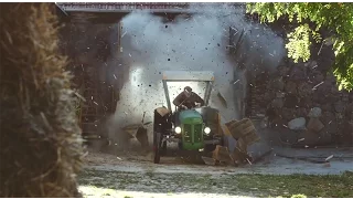 Quand un agriculteur à bord de son tracteur met le turbo